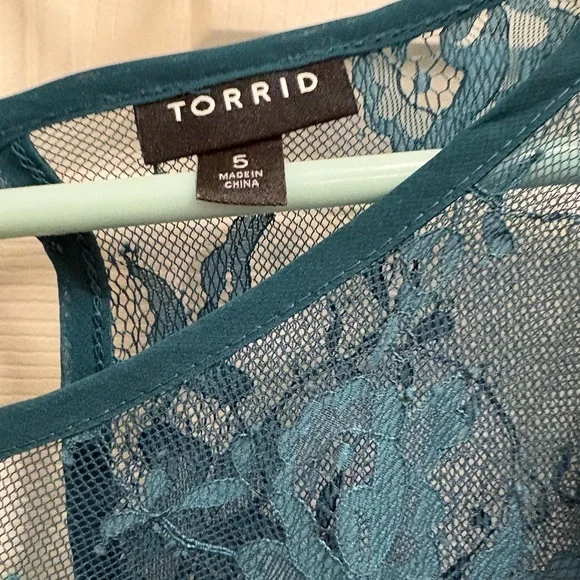 Torrid Teal Floral Lace Top sz. 5 (28) - Picture 3 of 5